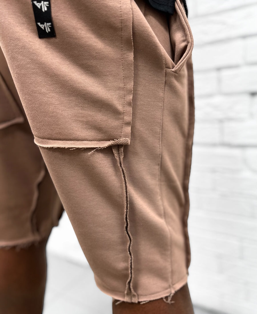 Pantaloni cappuccino cu diverse cusaturi de design