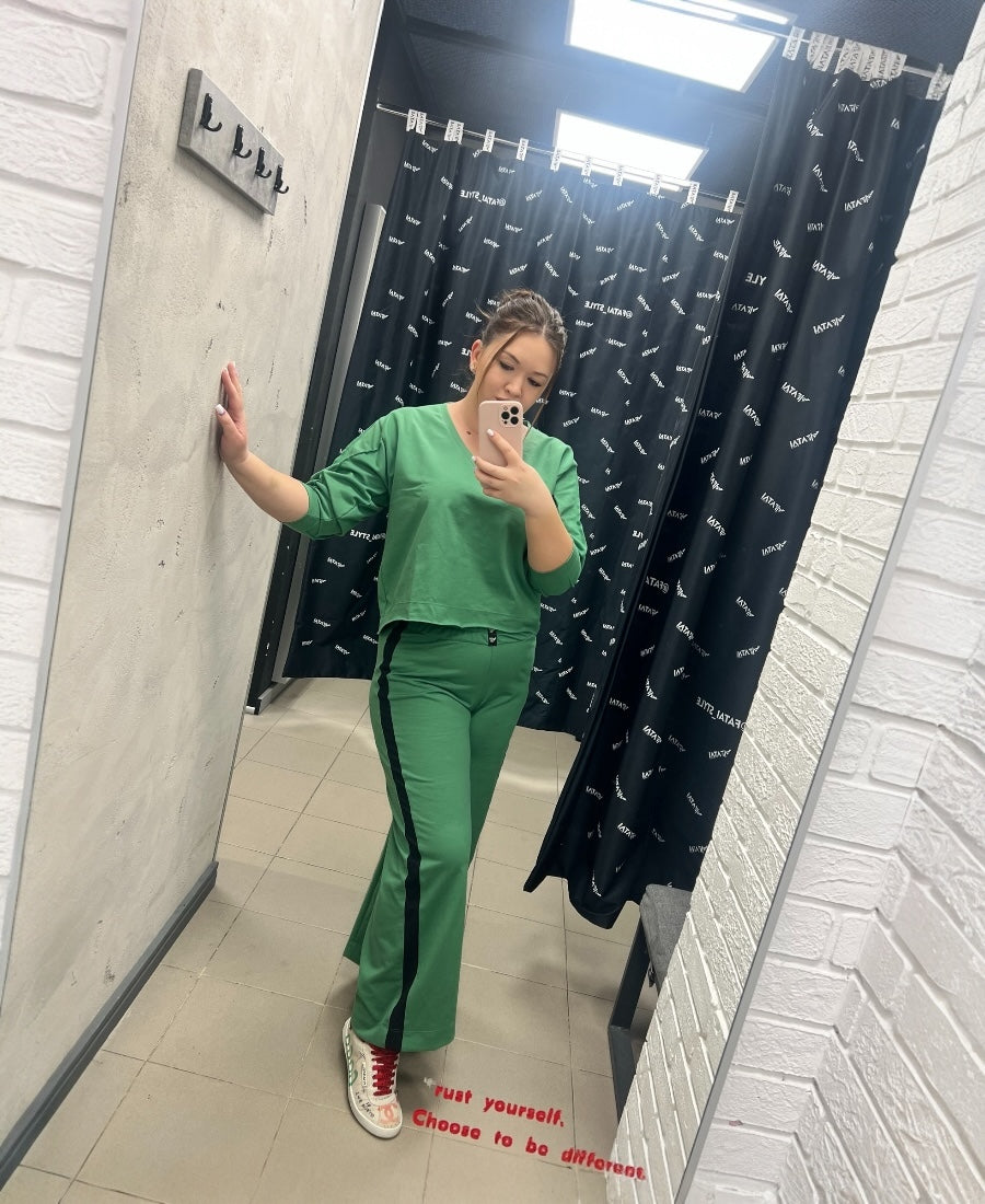 Trening verde cu detalii negre