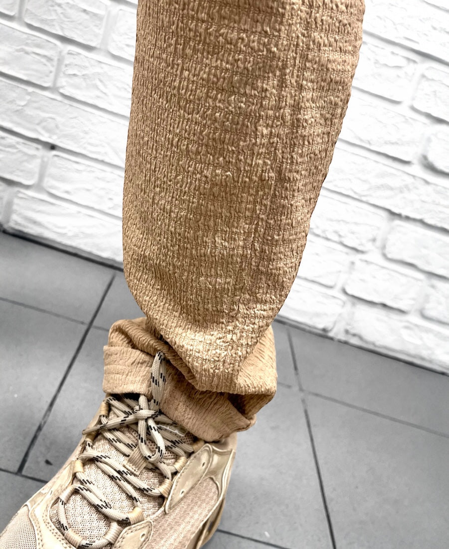 Pantaloni crem din material vaporos