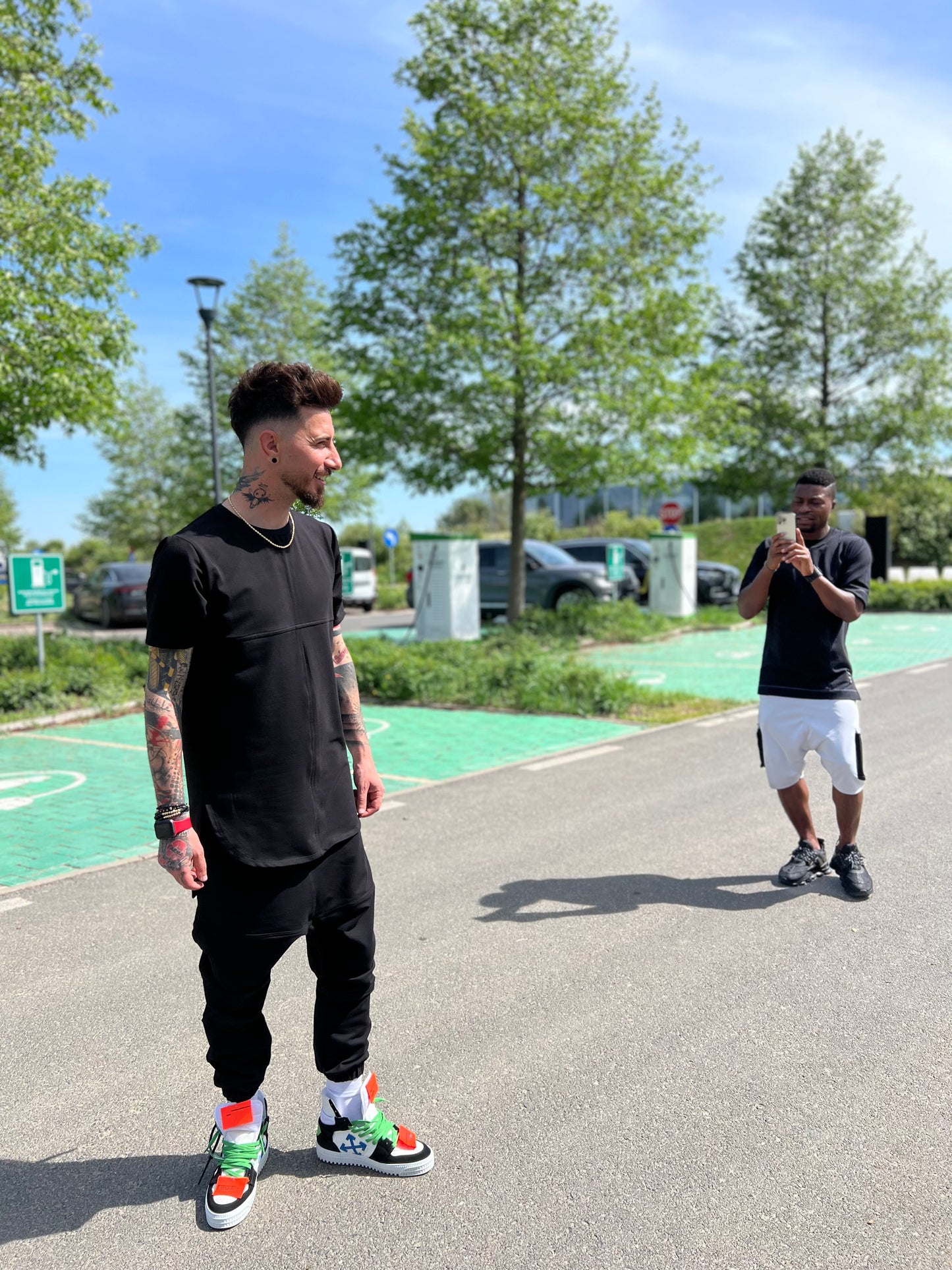 Compleu negru cu tricou lung la spate