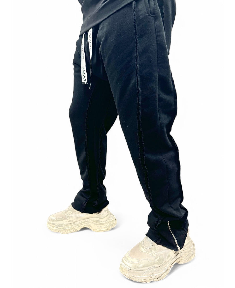 Pantaloni negri cu diverse cusaturi de design si fermoar