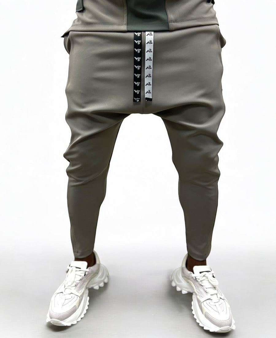 Pantaloni in combinatie de doua nuante de kaki cu design lateral