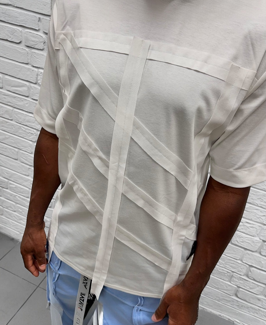 Tricou alb cu design pe fata