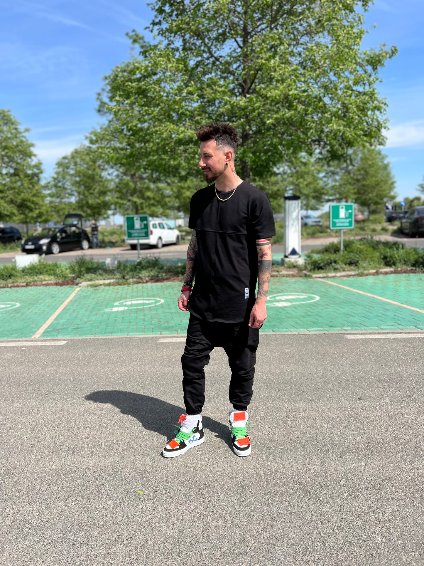 Compleu negru cu tricou lung la spate