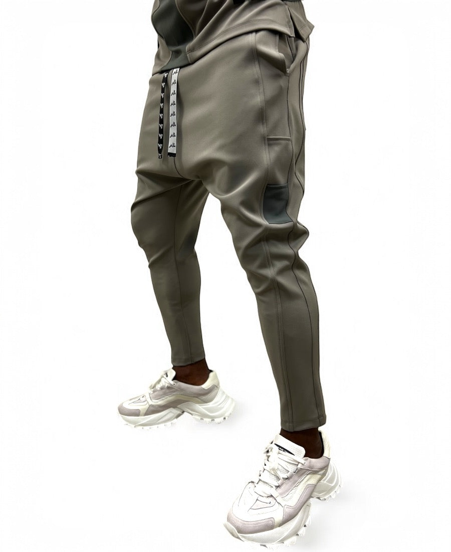 Pantaloni in combinatie de doua nuante de kaki cu design lateral