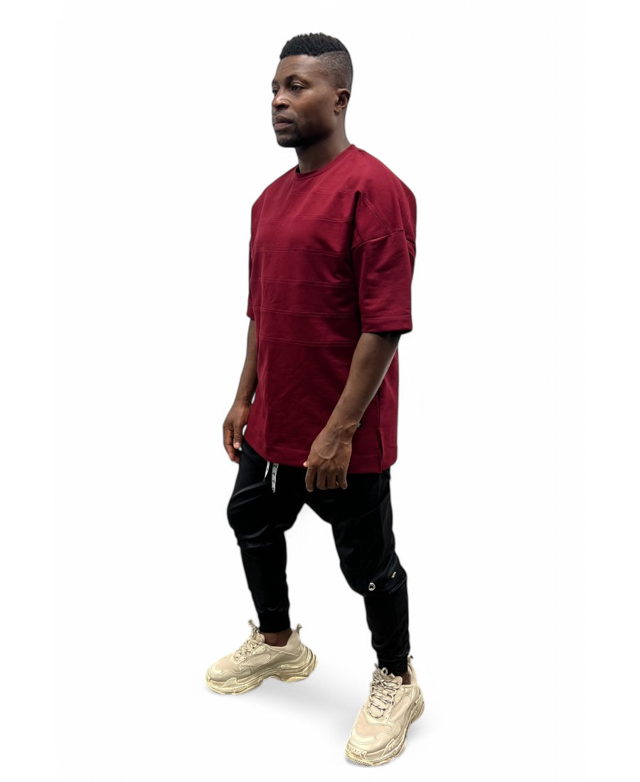 Tricou burgundy cu diverse cusaturi ca design