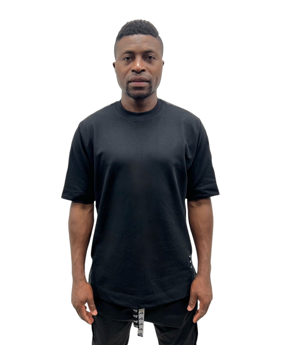 Tricou negru cu banda neagra si design alb