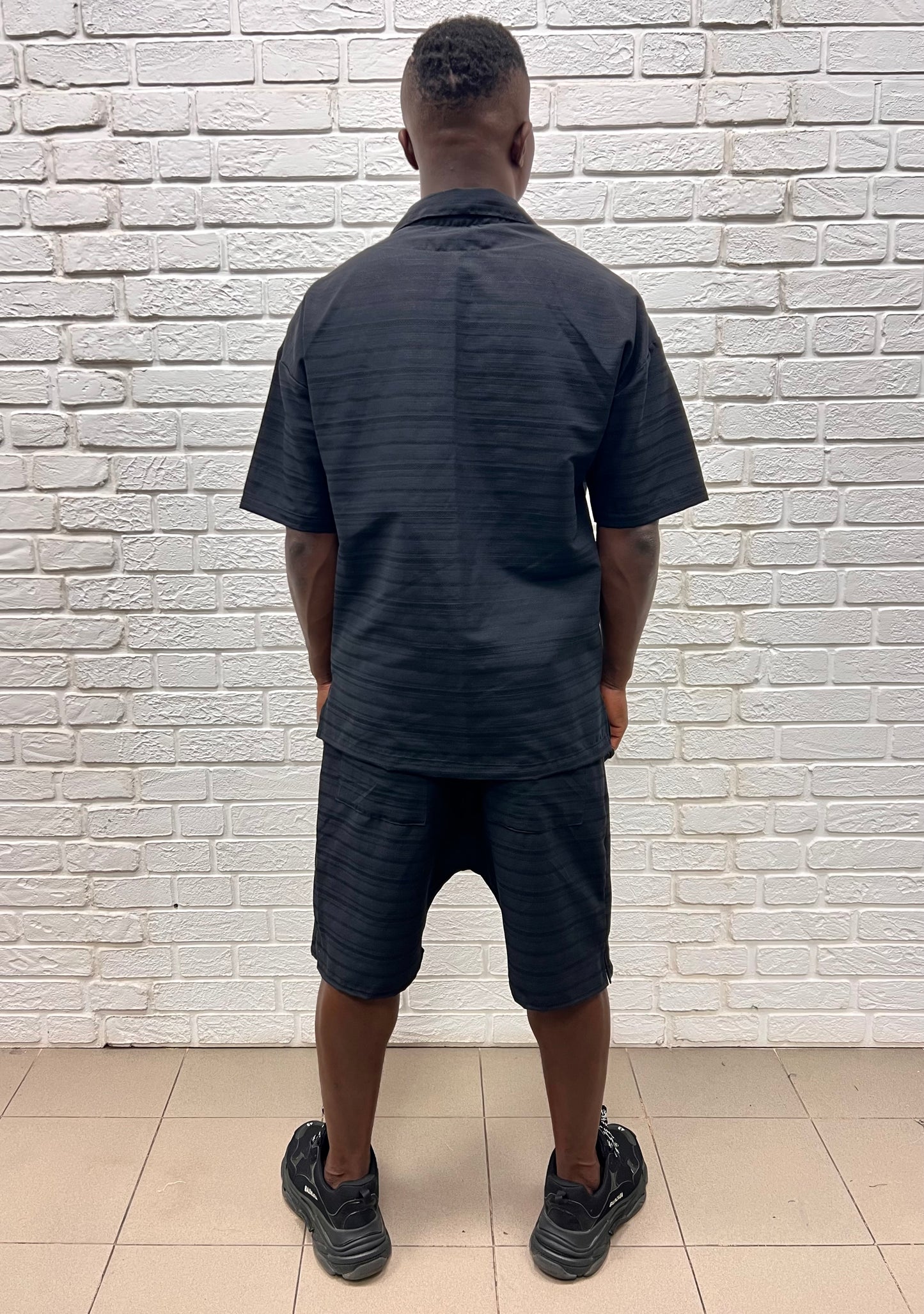 Compleu negru cu decolteu