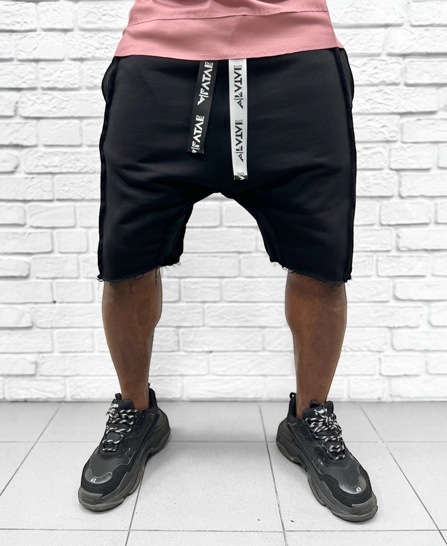 Pantaloni negri cu diverse cusaturi de design