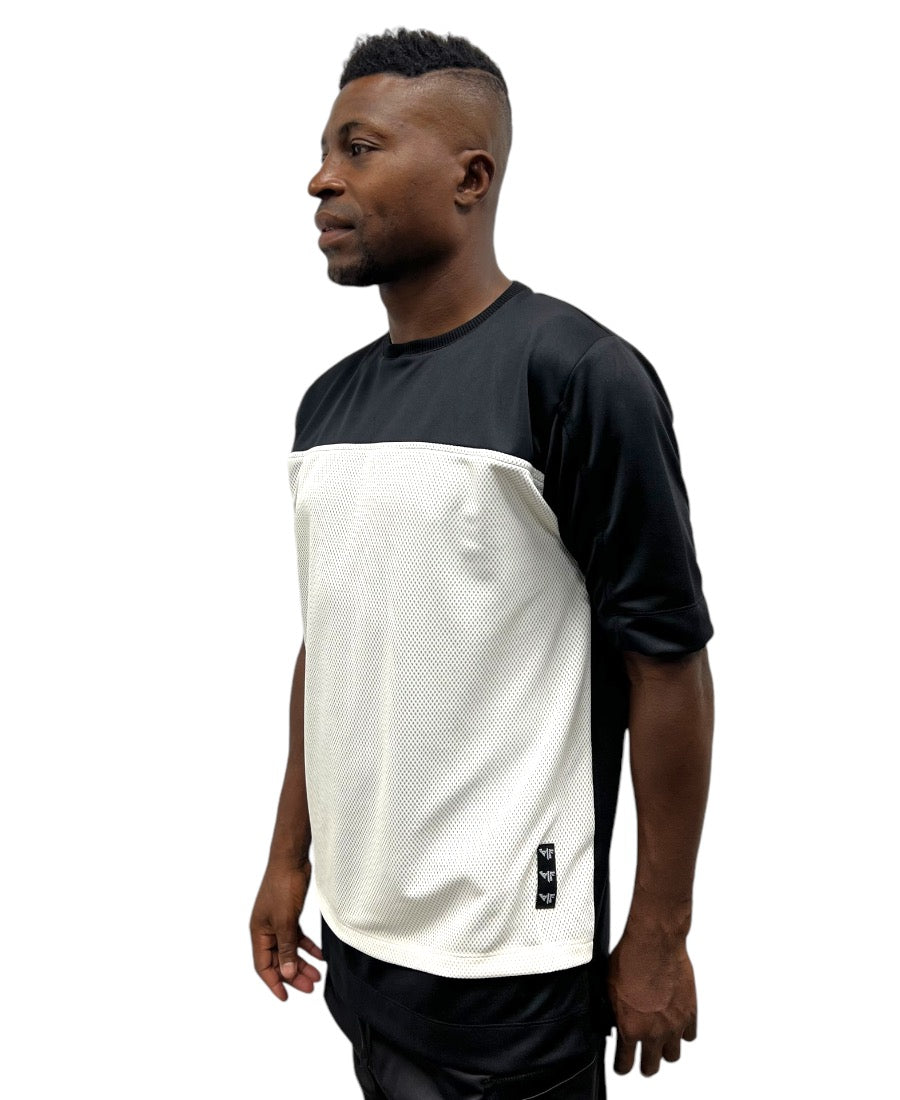 Tricou negru cu design din plasa alba