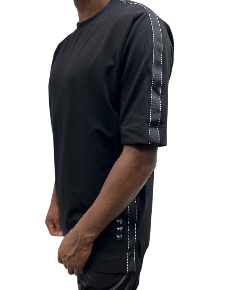 Tricou negru cu banda neagra si design alb