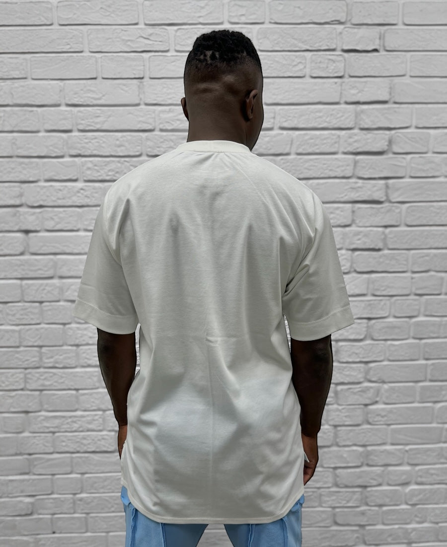 Tricou alb cu design pe fata