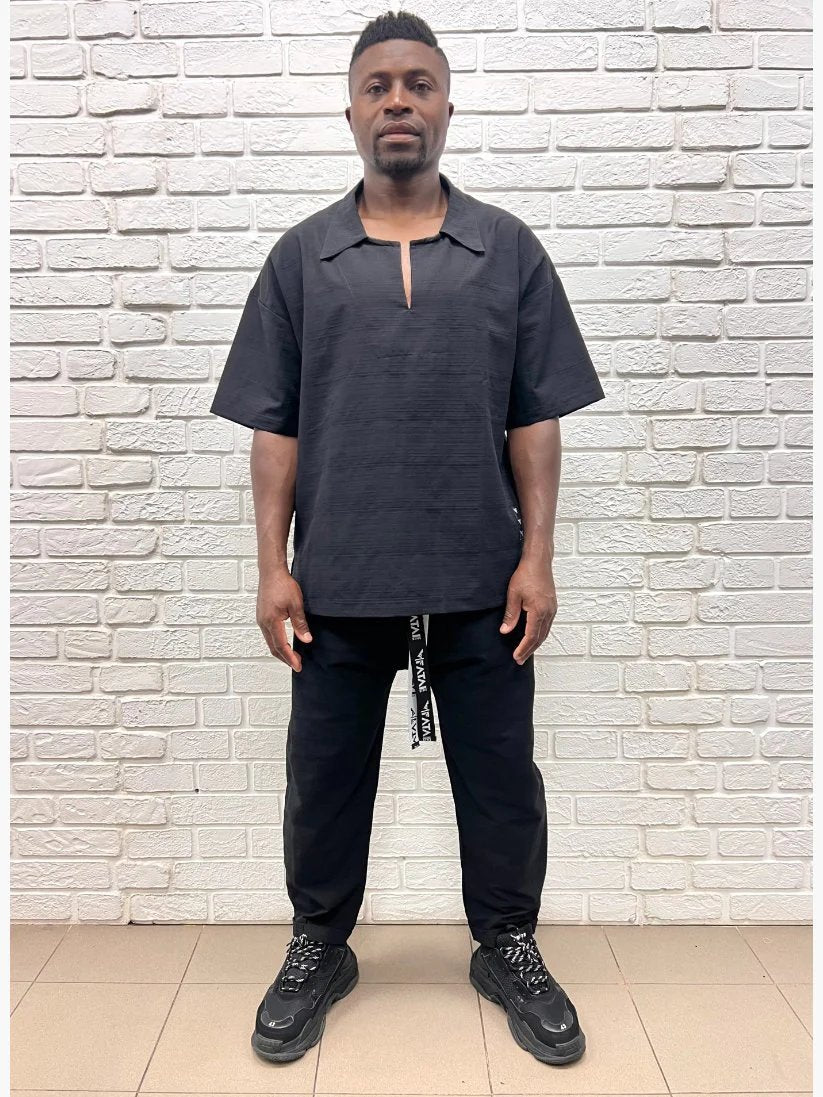 Compleu negru casual cu tricou decoltat