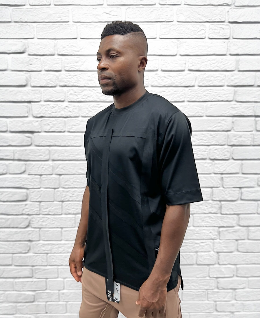 Tricou negru cu design pe fata