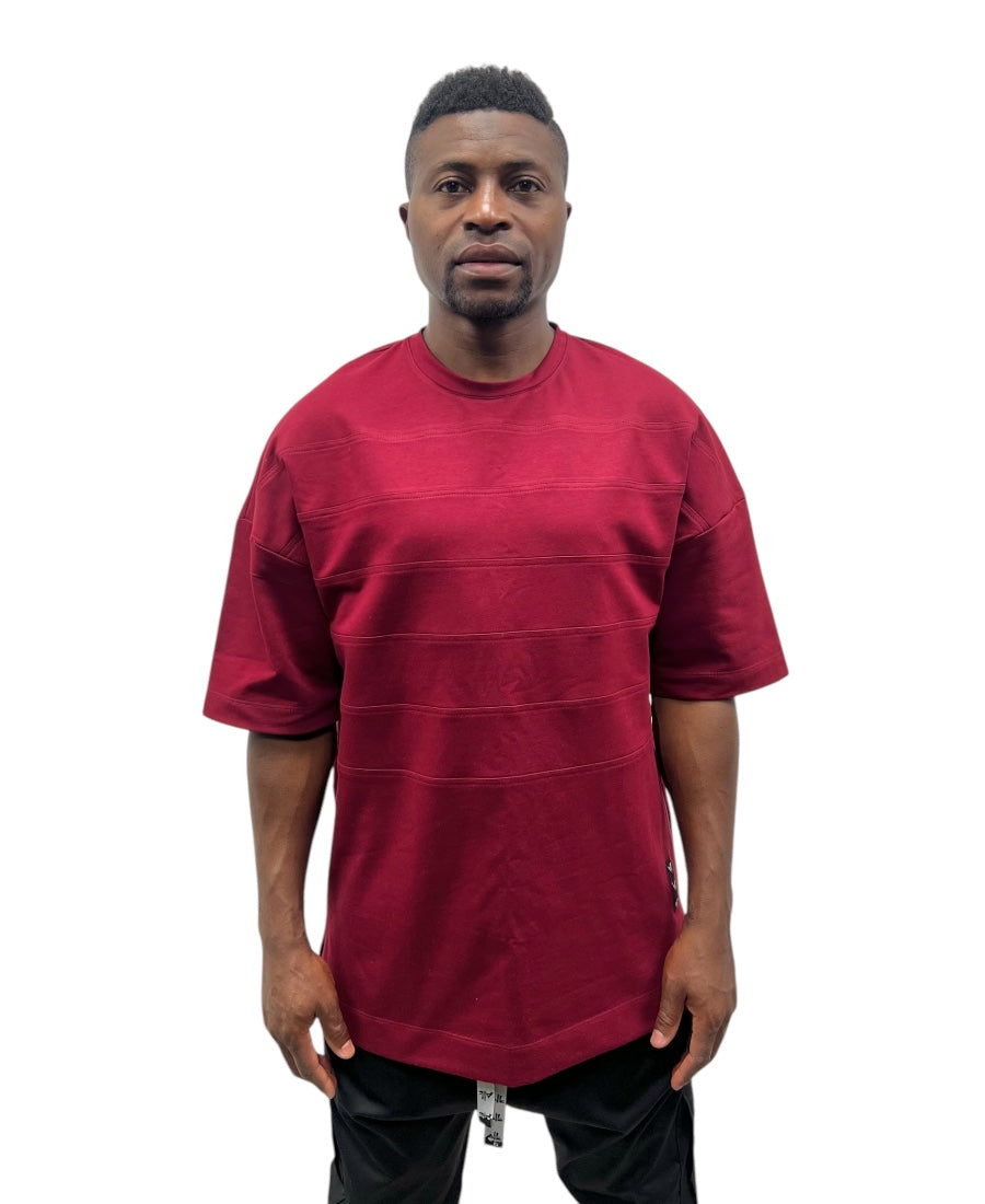 Tricou burgundy cu diverse cusaturi ca design