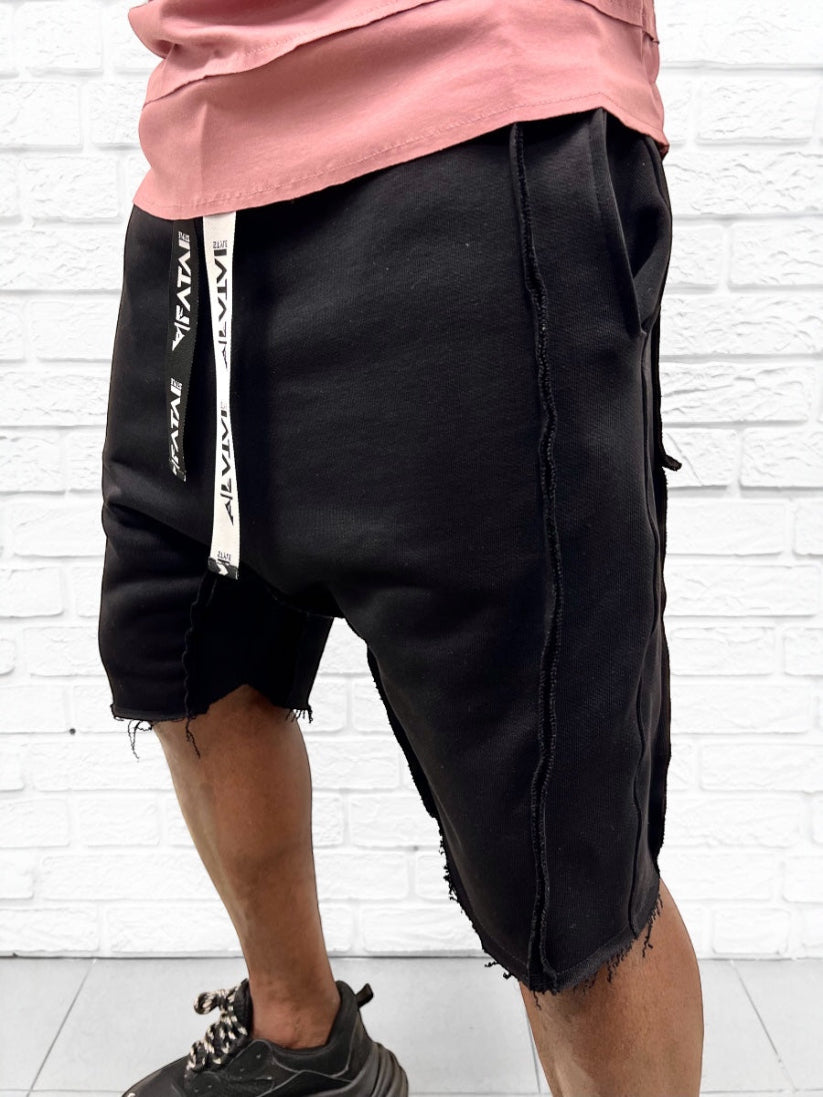 Pantaloni negri cu diverse cusaturi de design