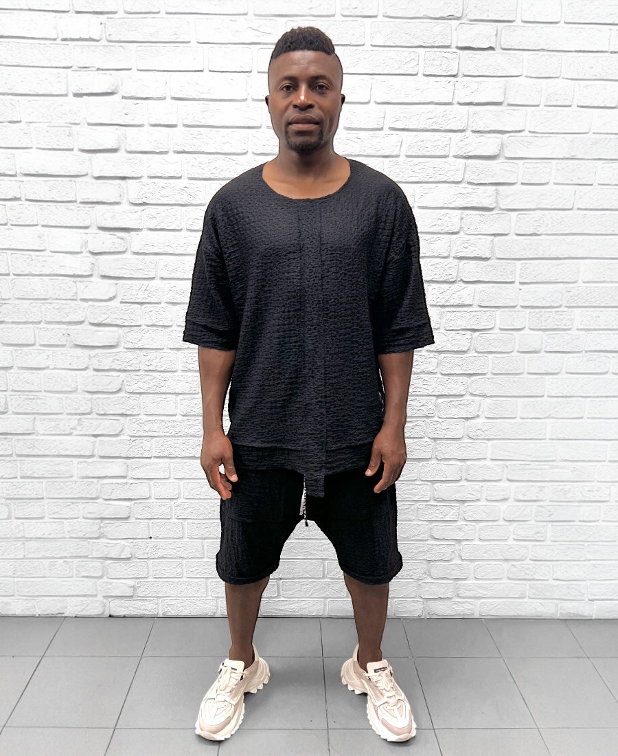 Compleu negru cu pantaloni scurti din marerial vaporos