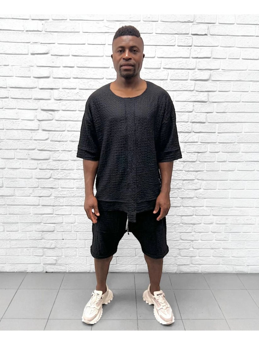 Compleu negru cu pantaloni scurti din marerial vaporos
