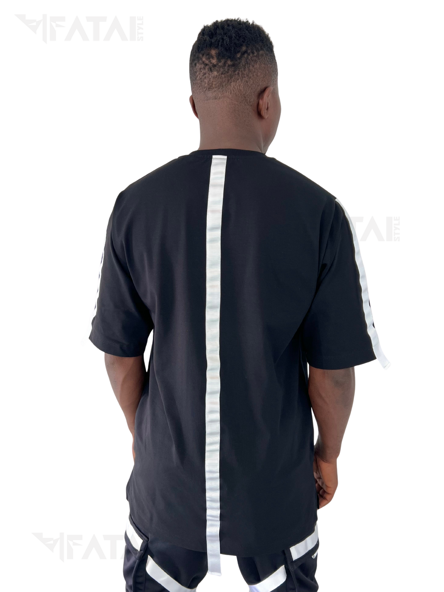 Tricou negru cu benzi albe aplicate