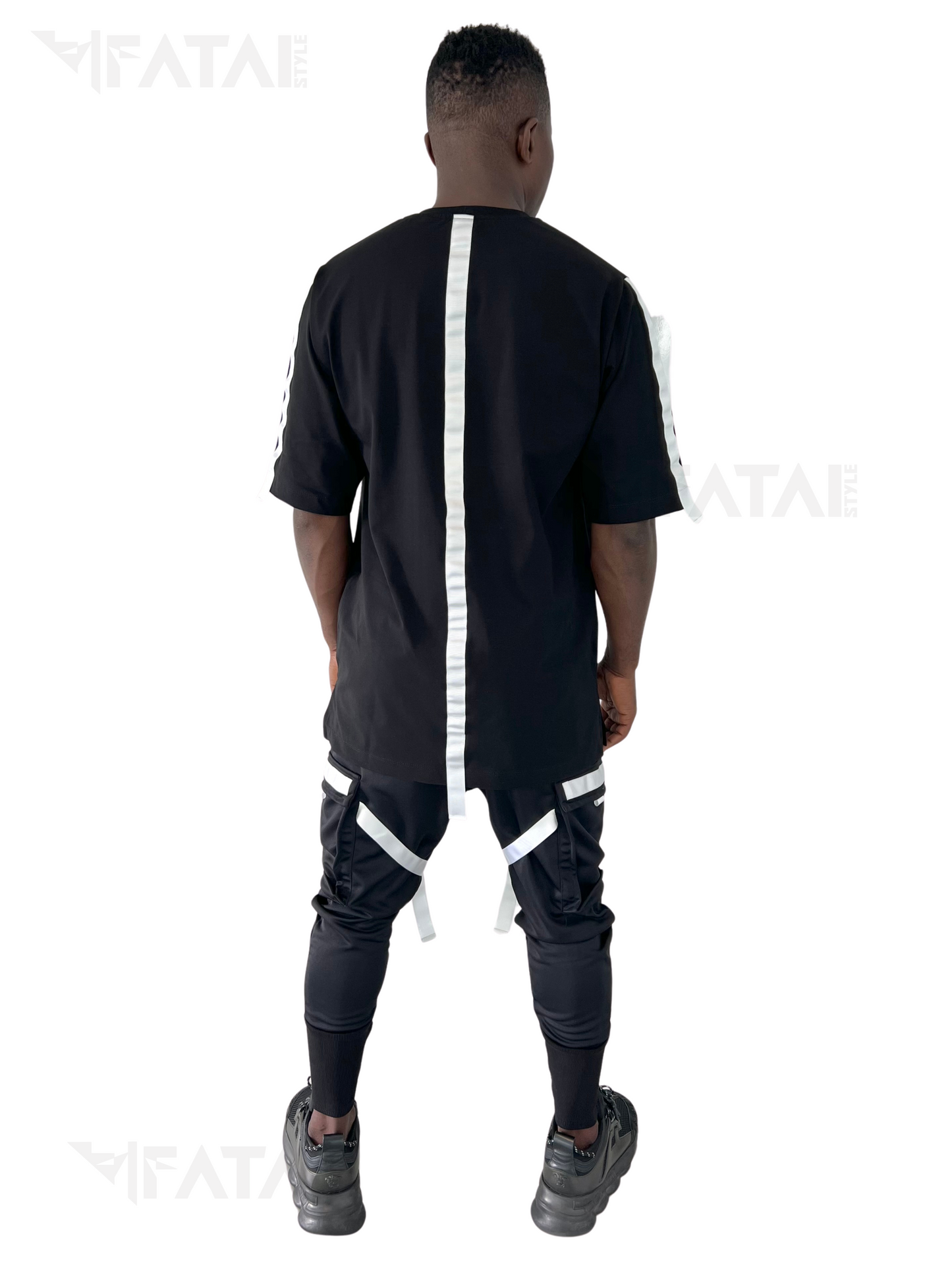 Compleu negru cu banda alba aplicata (tricou + pantaloni)