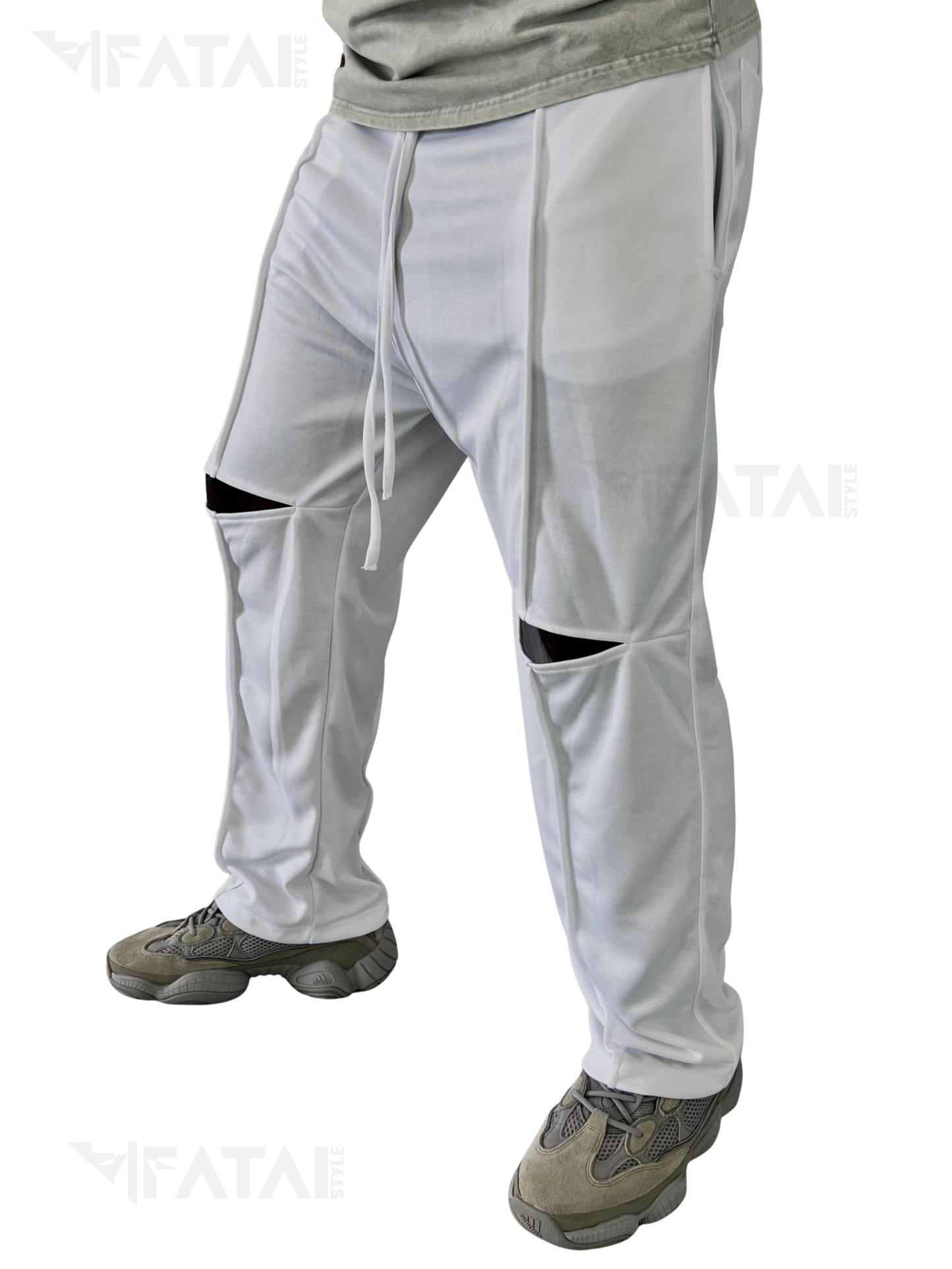 Pantaloni albi cu taietura la genunchi