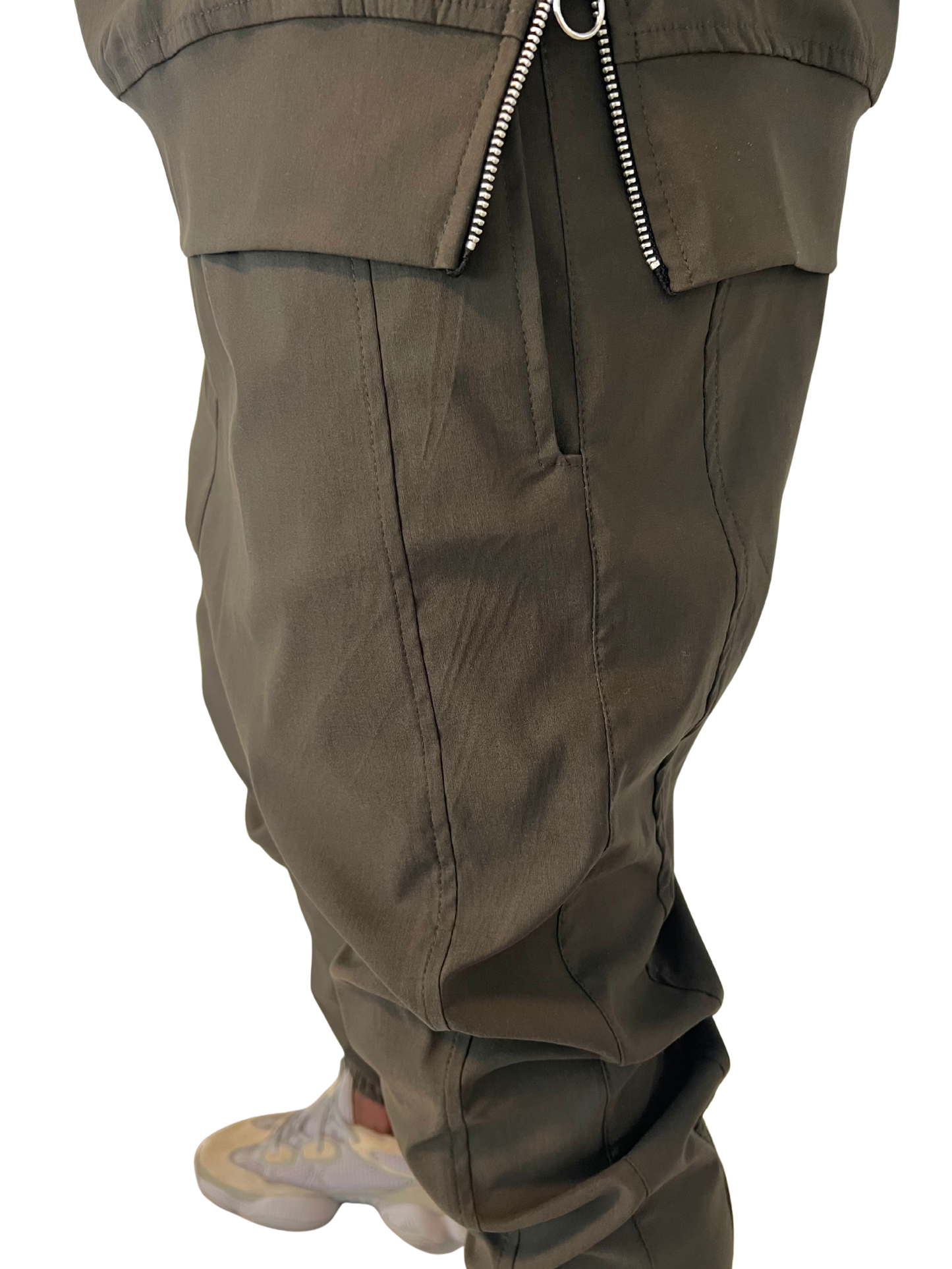Pantaloni kaki cu elastec