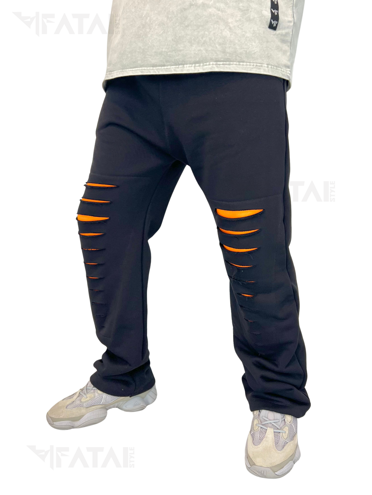 Pantaloni negri cu detalii portocalii