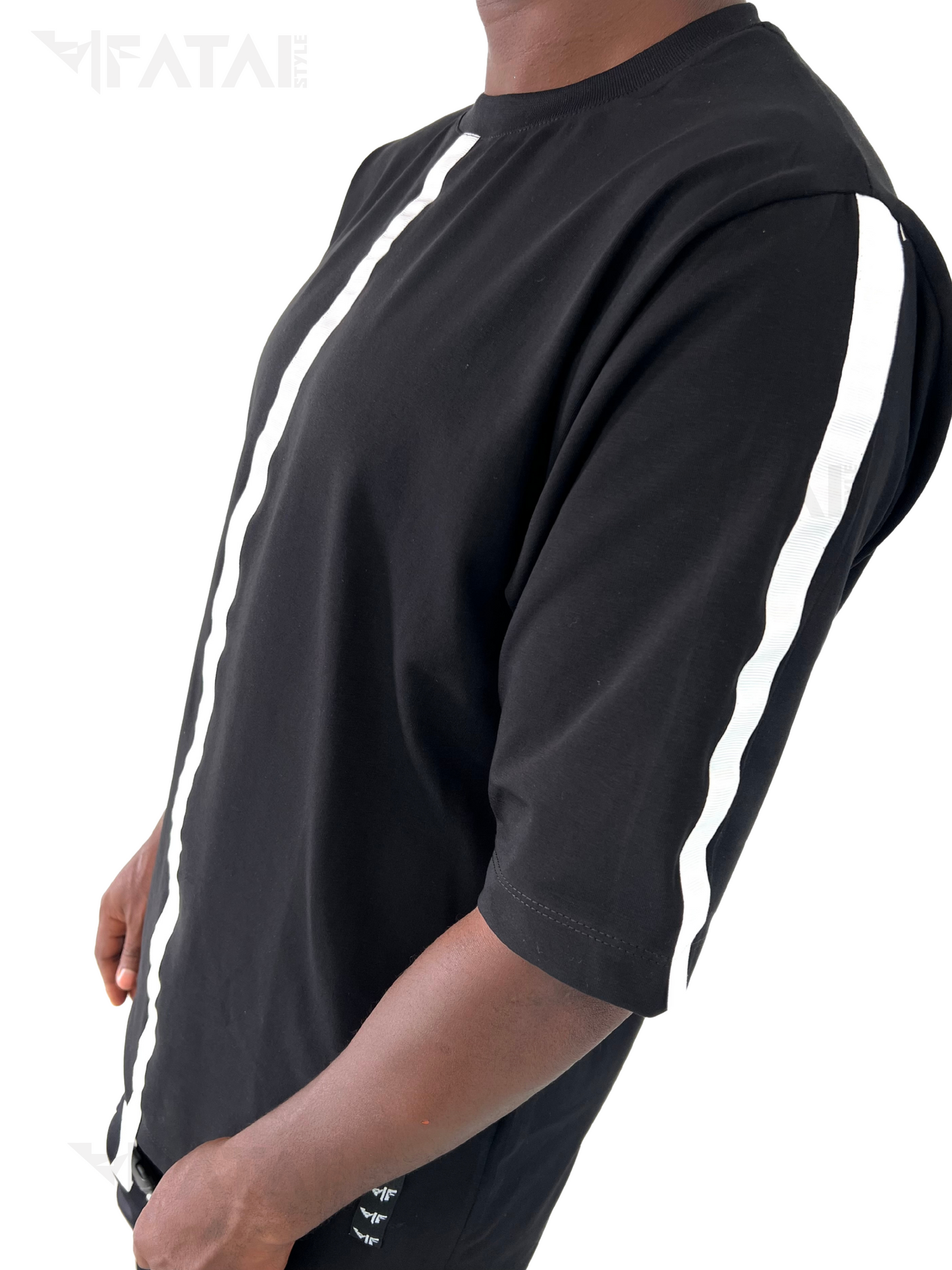 Compleu negru cu banda alba aplicata (tricou + pantaloni)