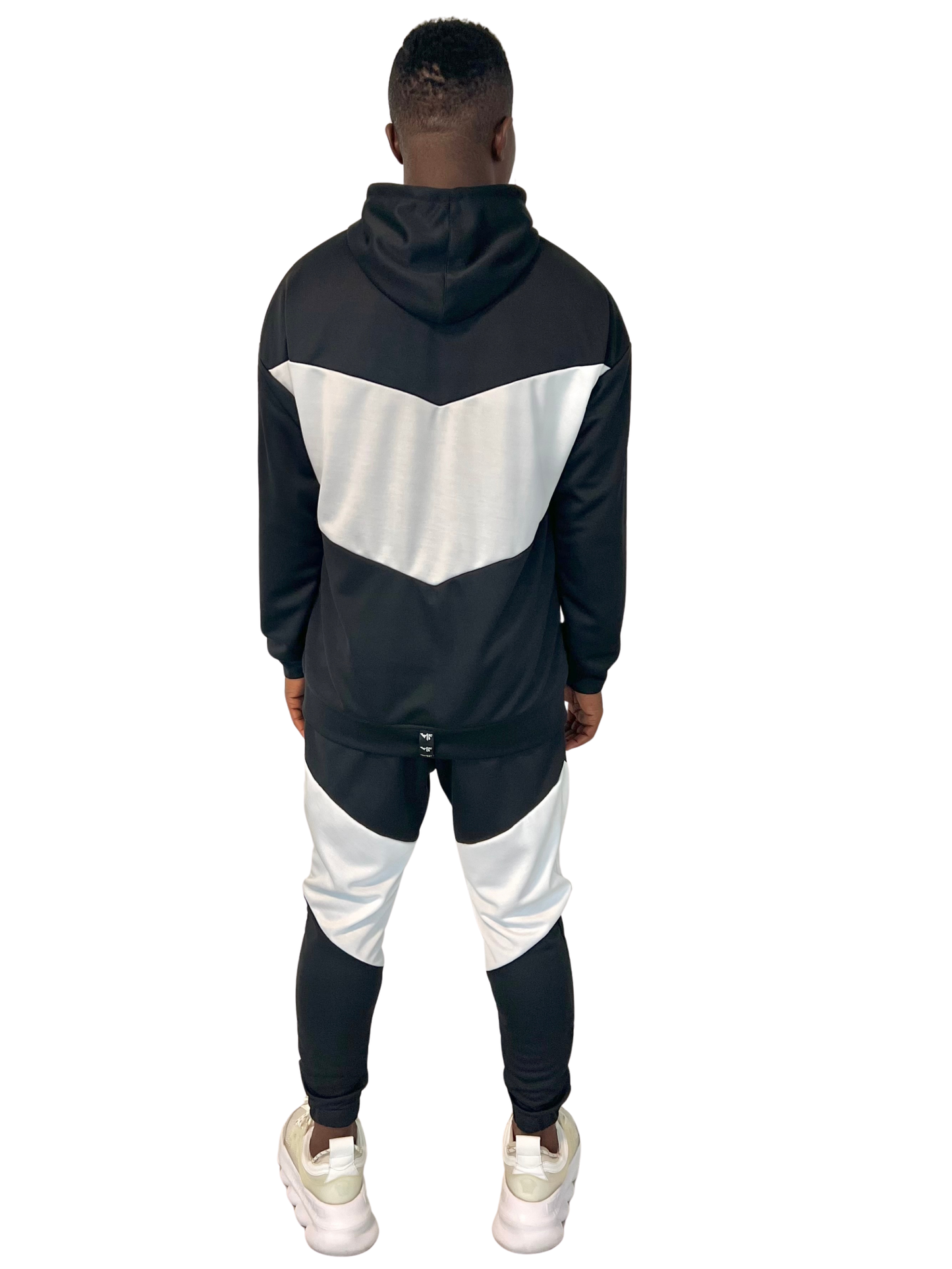 Compleu in combinatie de negru cu alb