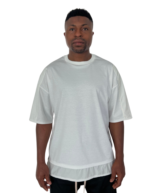 Tricou alb cu extensie si detalii de fas