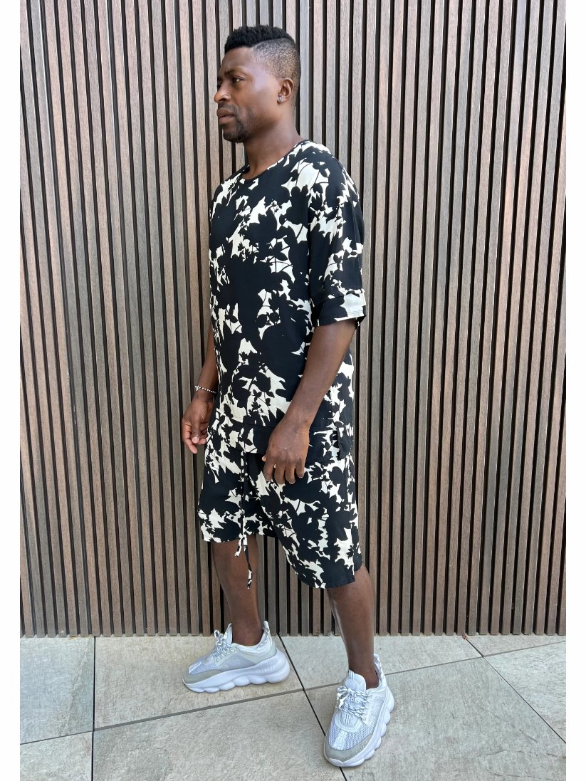Pantaloni scurti negri cu design crem
