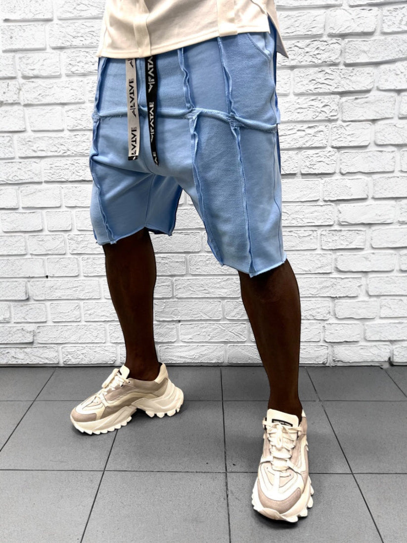 Pantaloni bleu cu multiple taieturi