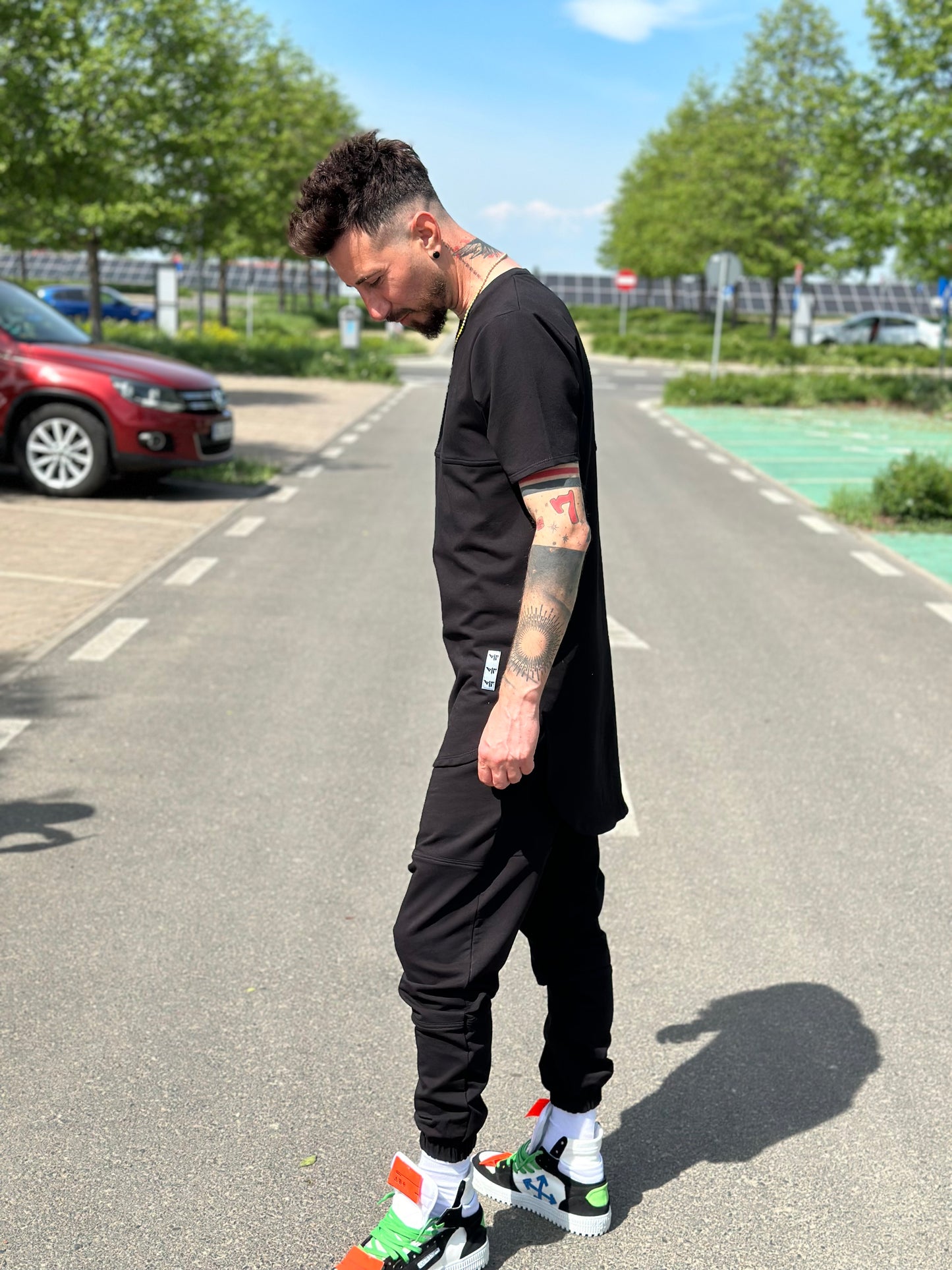Compleu negru cu tricou lung la spate