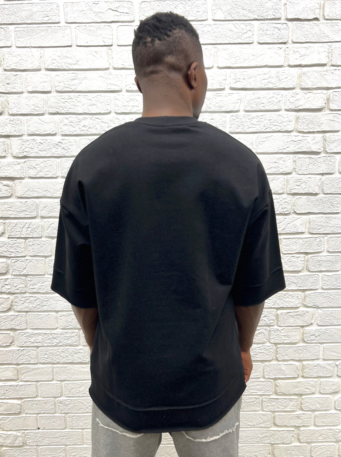 Tricou negru oversize cu extensie jos si la maneci