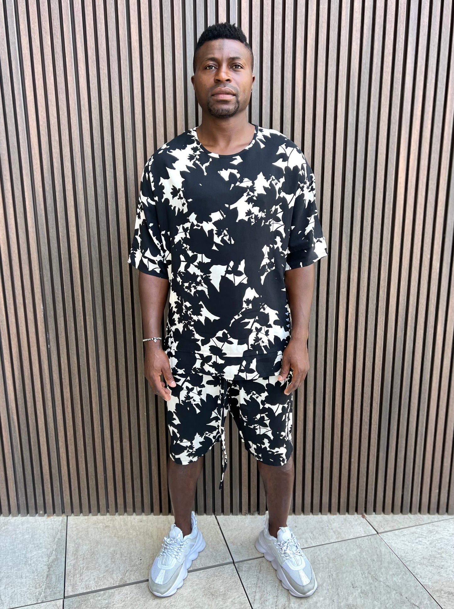 Compleu negru cu detalii crem