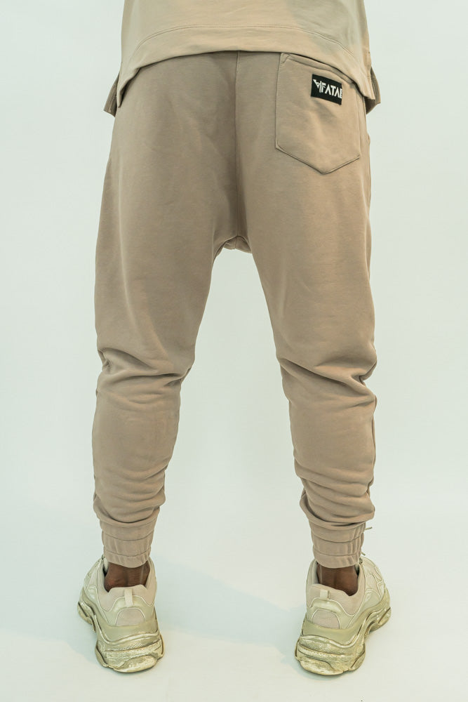Pantaloni cappuccino cu taietura la genunchi