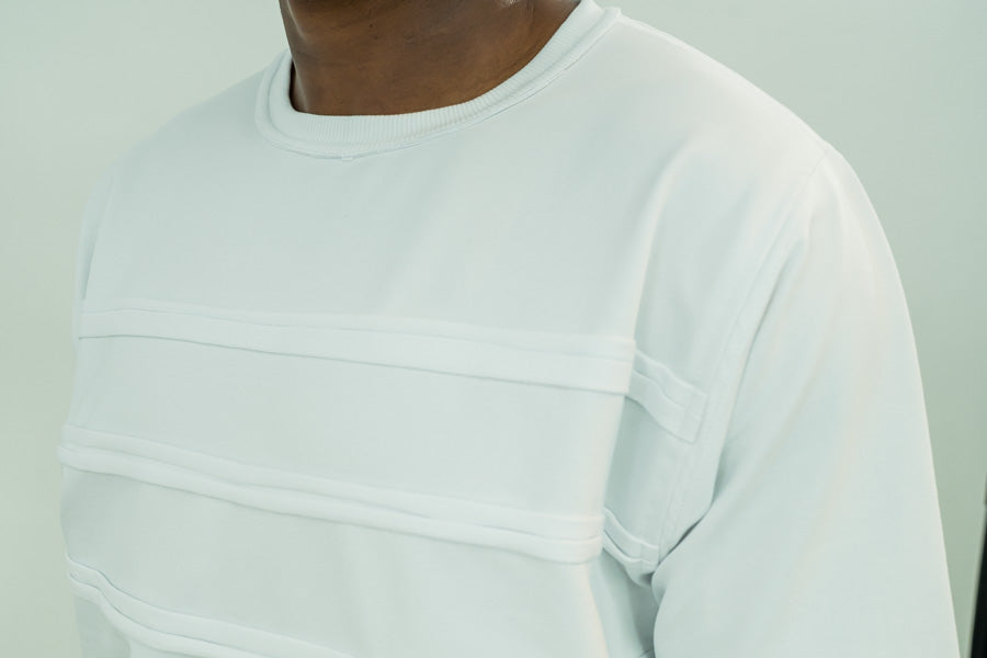 Tricou alb cu design pe fata