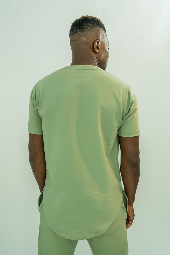 Tricou verde cu design rotund si tiv lat