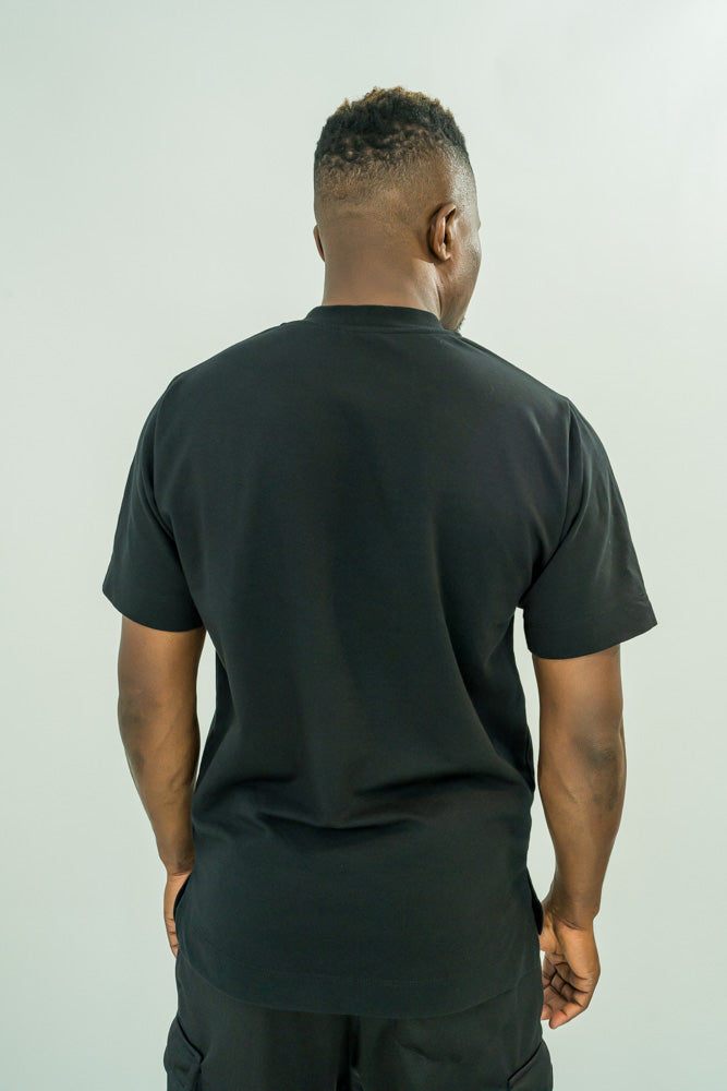 Tricou negru cu print pe fata