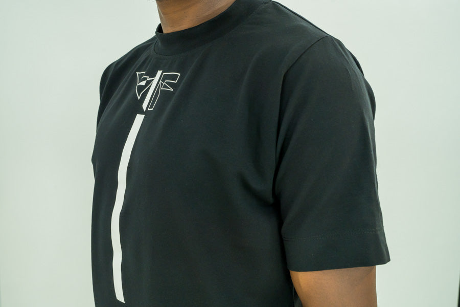 Tricou negru cu print pe fata