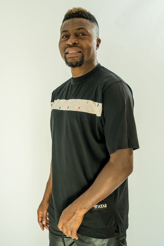 Tricou negru cu detalii vopsite