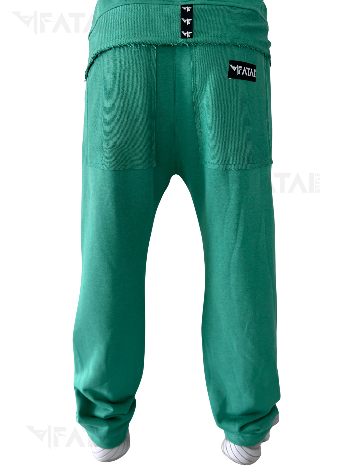 Pantaloni verzi cu design aplicat