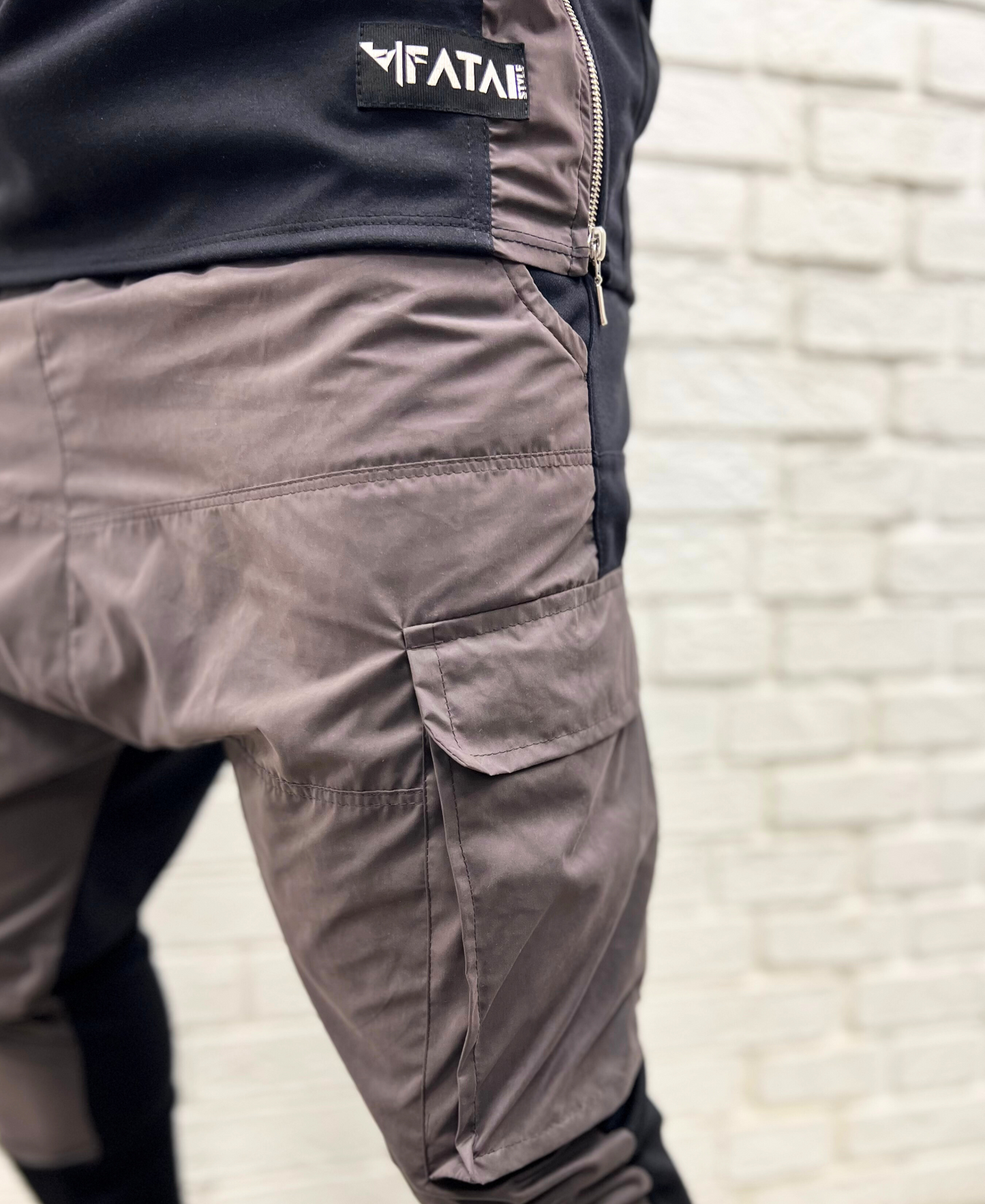 Pantaloni negri in combinatie cu fas catifelat