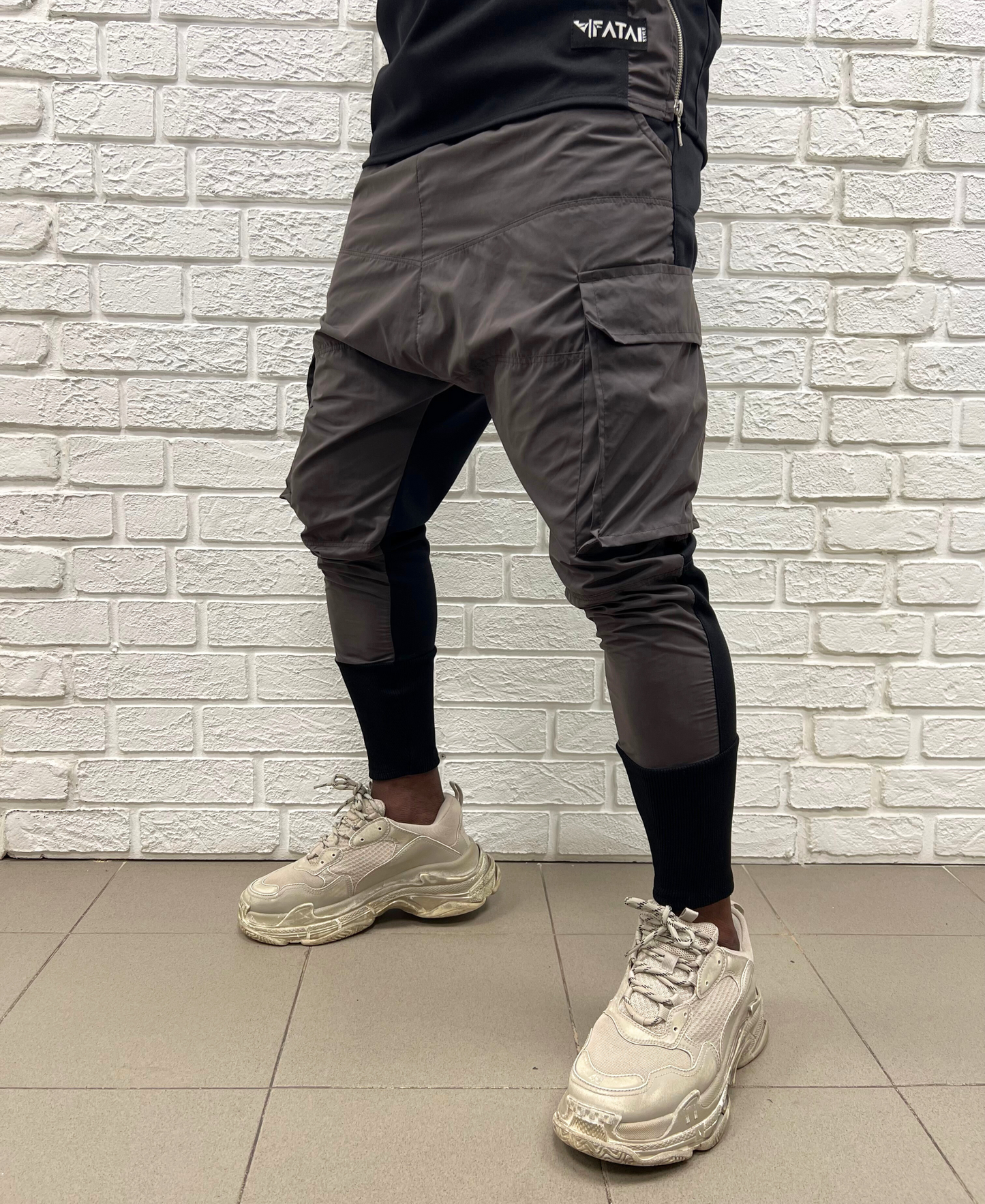 Pantaloni negri in combinatie cu fas catifelat