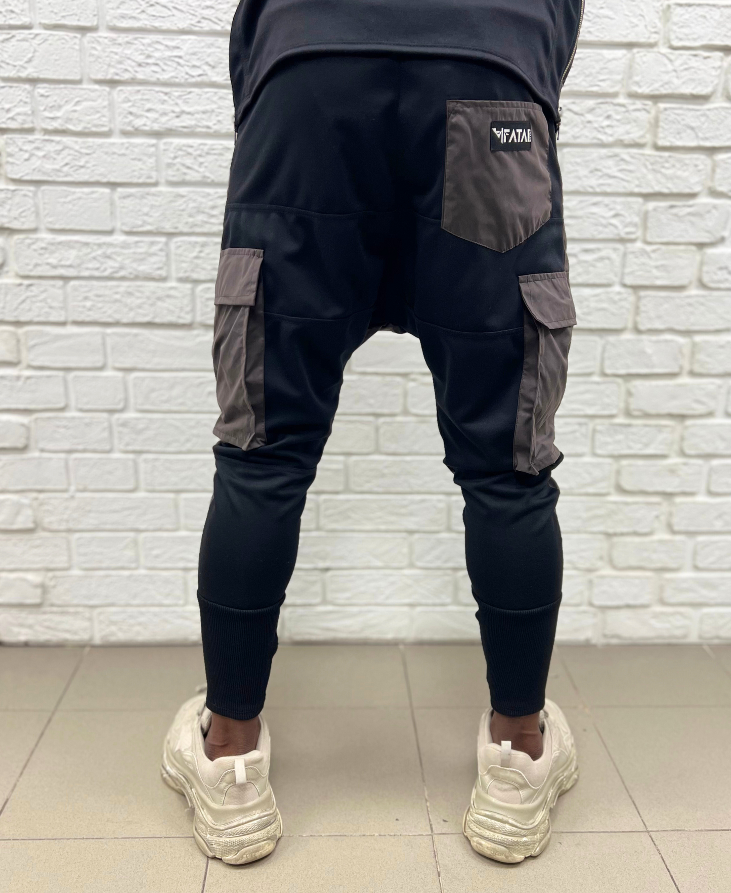 Pantaloni negri in combinatie cu fas catifelat