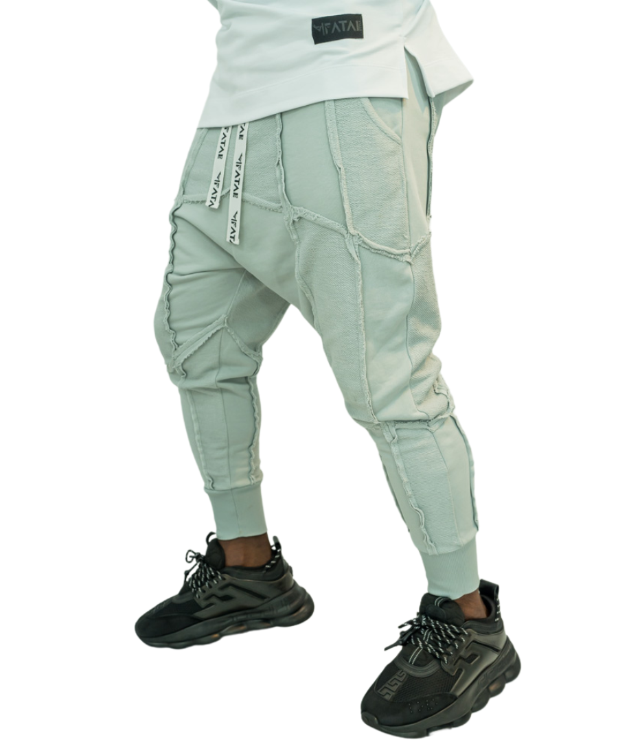 Pantaloni gri cu multiple taieturi