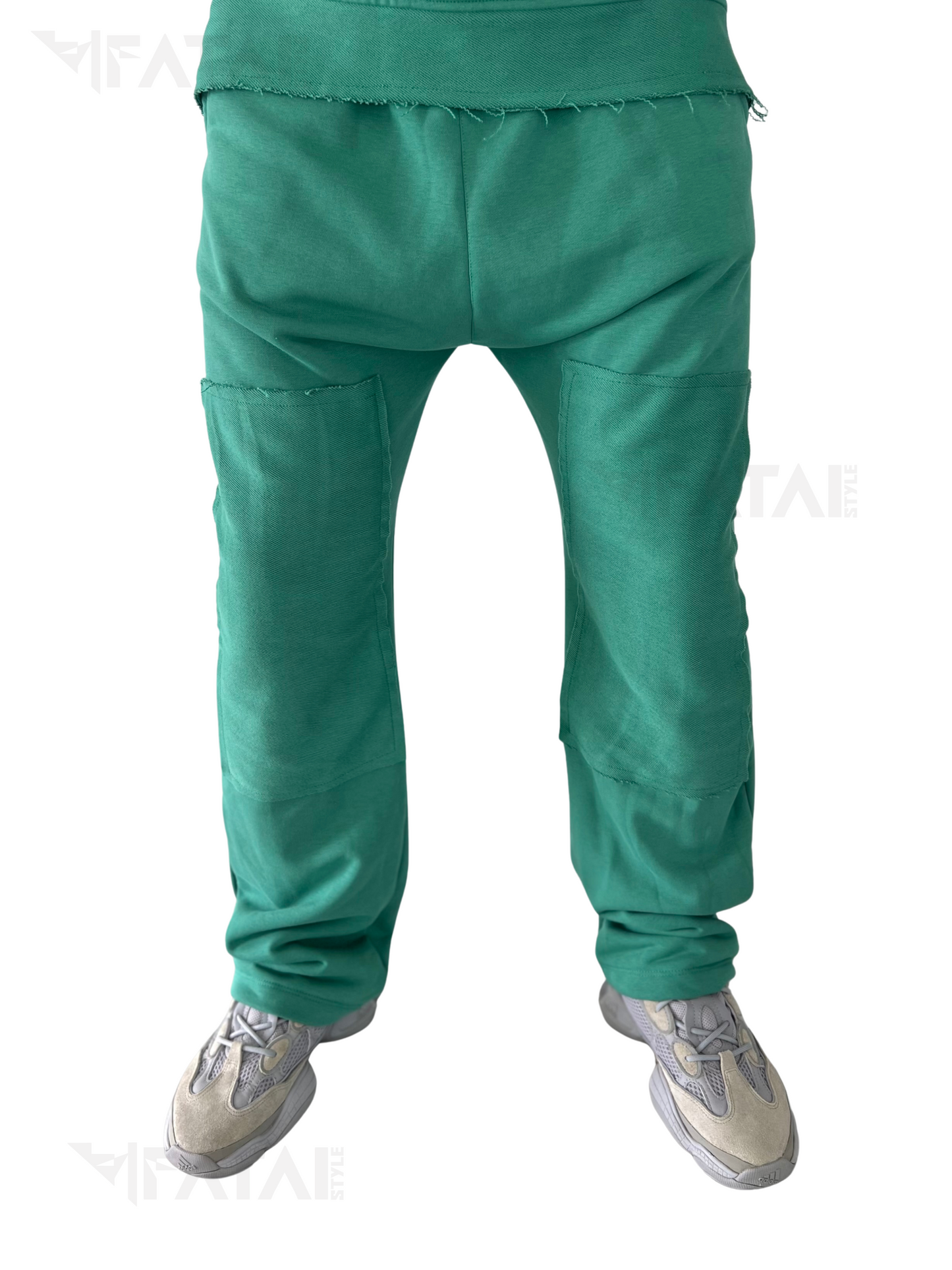 Compleu verde cu insertii pe dos