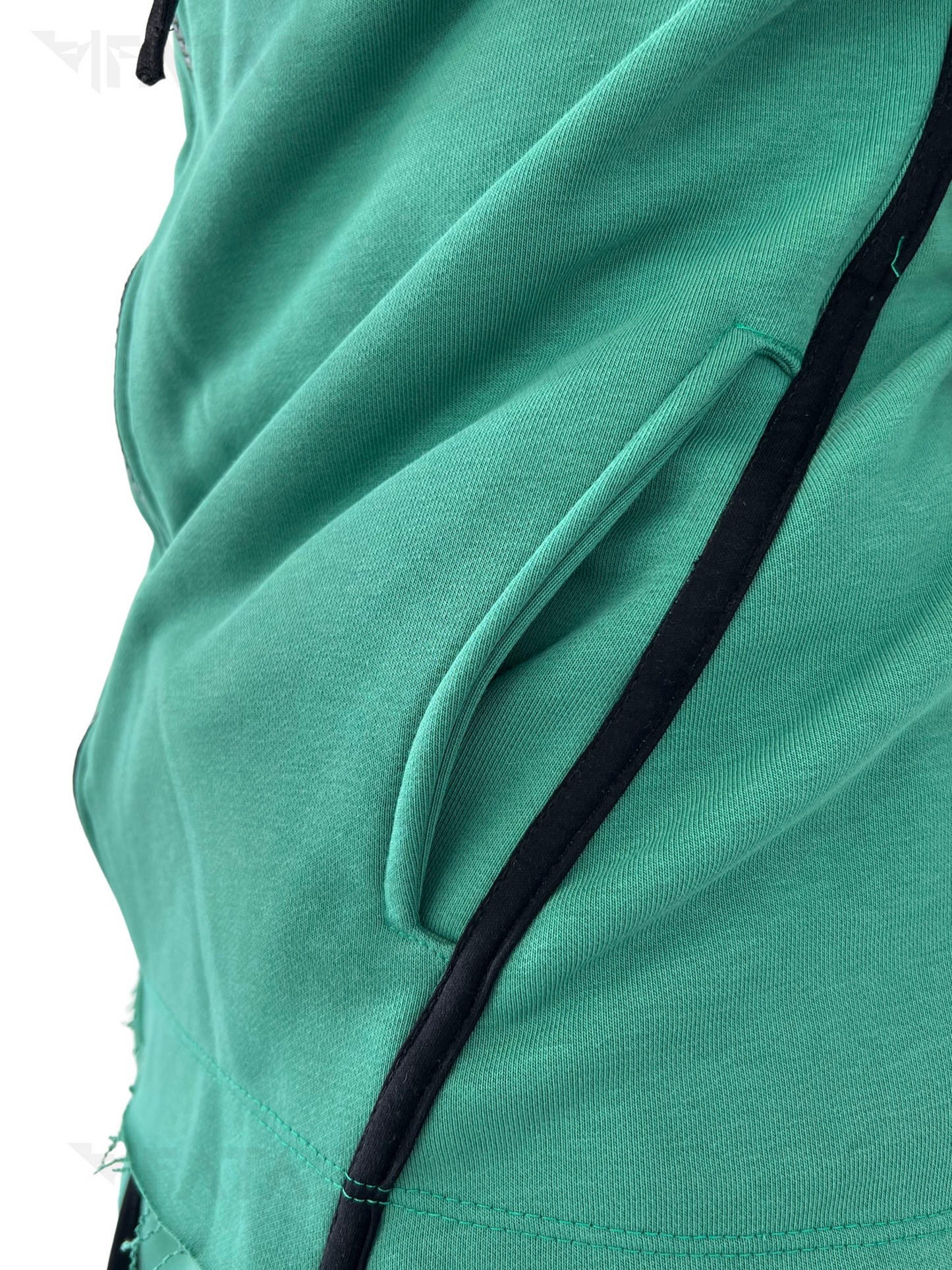 Compleu verde cu detalii negre