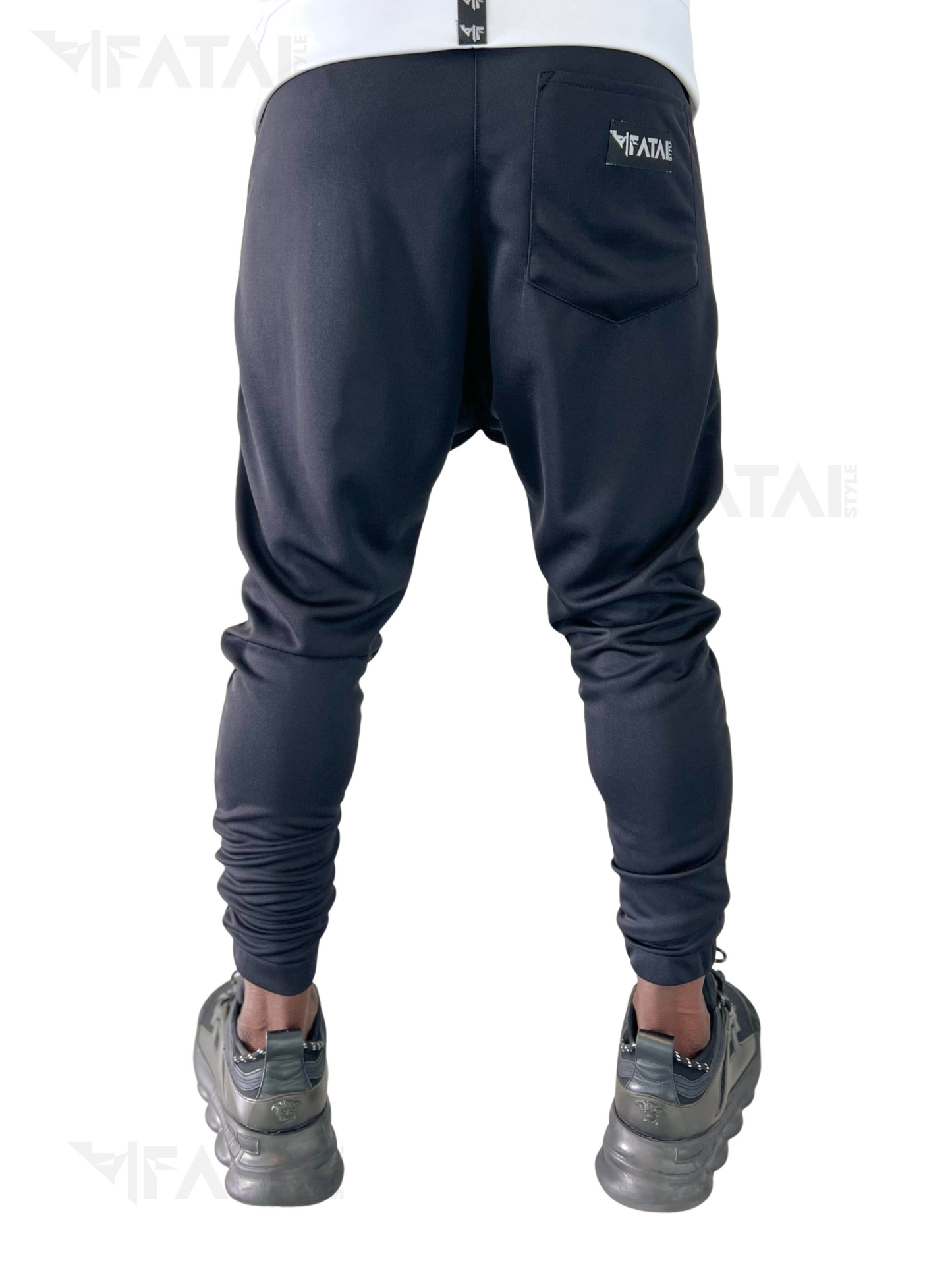 Pantaloni negri cu dunguta alba