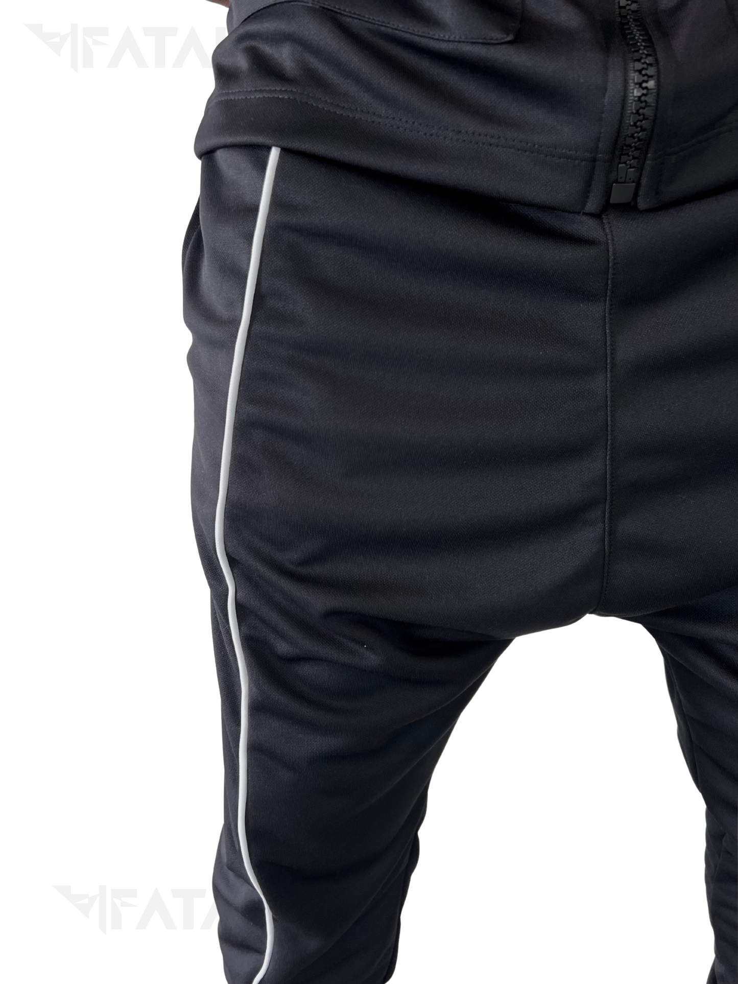 Pantaloni negri cu alb ca design